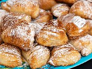 Sfogliatella ()           